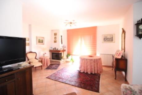 public/estateimages/3_IMG2928M.JPG